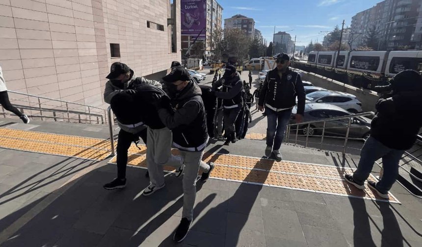 Eskişehir merkezli uyuşturucu operasyonu: 11 şüpheli adliyeye sevk edildi