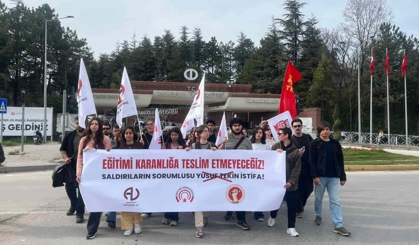 Eskişehir'de öğretmen ve öğrencilerden protesto: "Öldürülen çocukların hesabını kim verecek?"