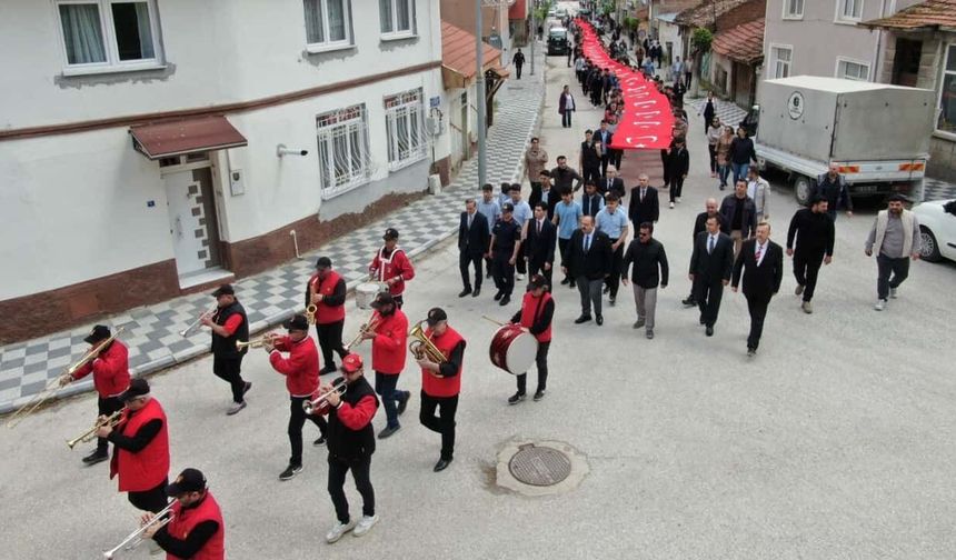 İnönü'de bando eşliğinde "107’nci Yıl Gençlik Yürüyüşü" düzenlendi