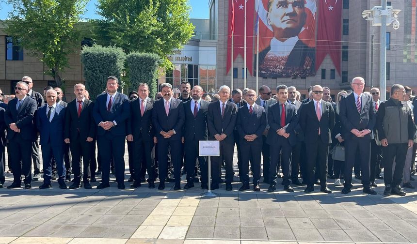 19 Mayıs kutlamaları Eskişehir’de çelenk sunma töreniyle başladı