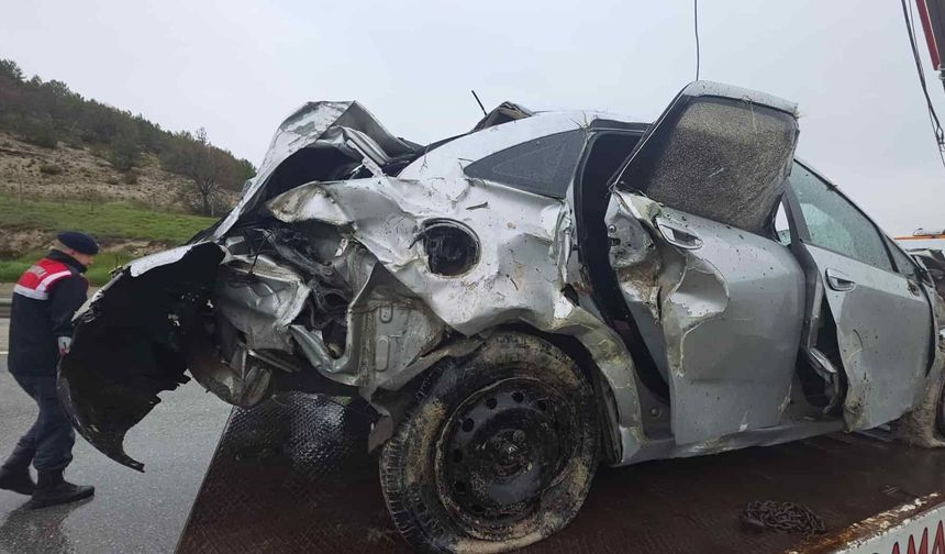 Kontrolden çıkan otomobil, Porsuk Çayı'na düştü: 1 ölü, 1 ağır yaralı