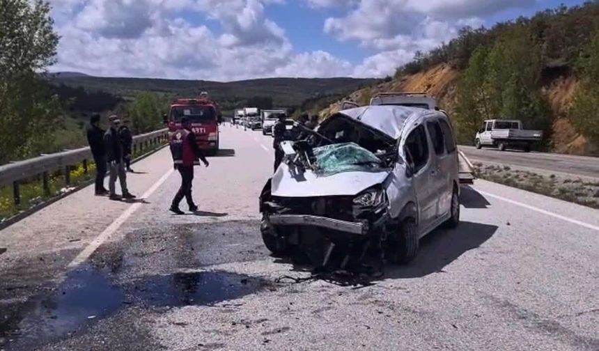 Eskişehir'den bayram için yola çıkmışlardı! Hurdaya dönen otomobilde 6 kişi yaralandı