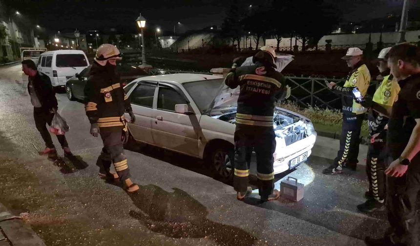 Alevler akaryakıt istasyonuna sıçramadan... Eskişehir'de korku dolu gece!