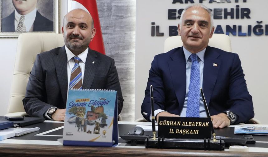 Bakan Ersoy AK Parti Eskişehir İl Başkanlığı'nda