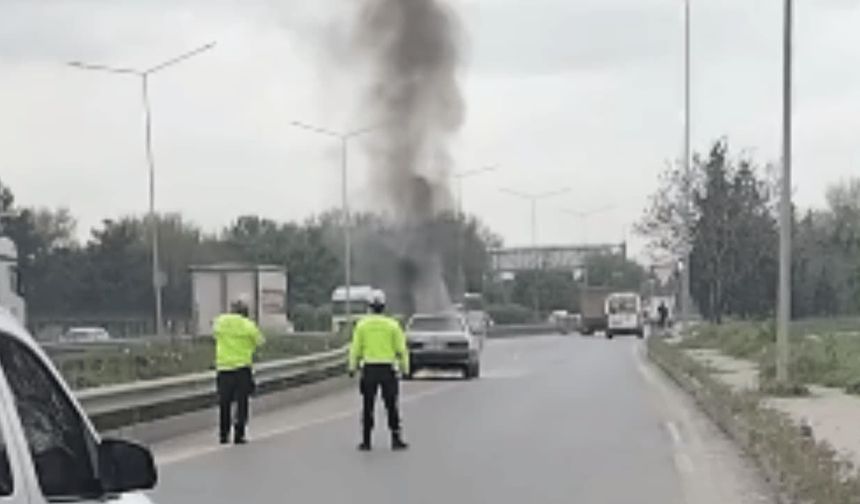 Eskişehir'de hareket halindeki otomobil alevlere teslim oldu