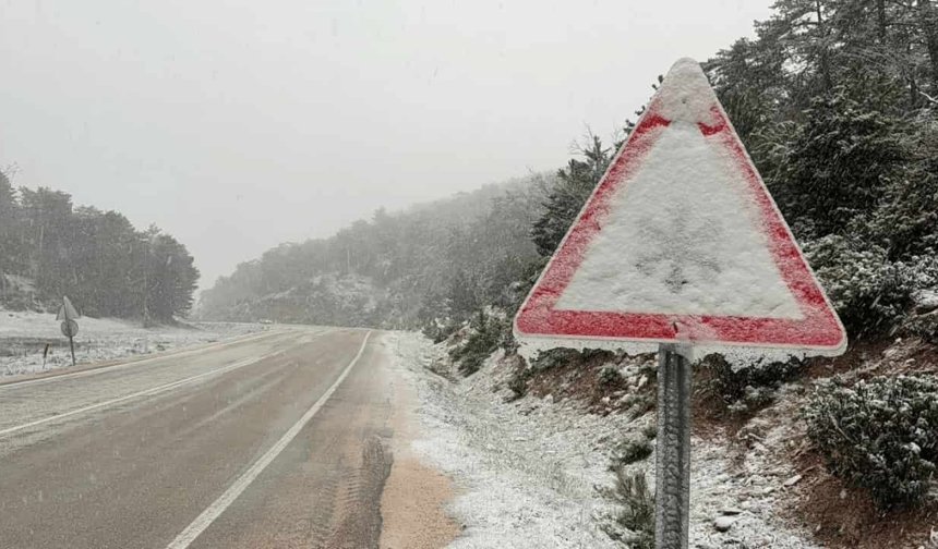 Eskişehir yolunda kar ulaşımı aksattı