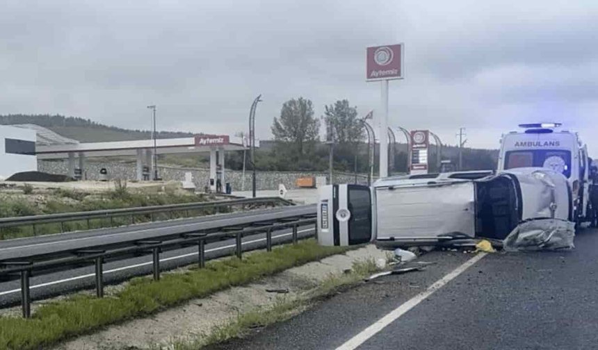 Eskişehir'de araç kaygan yolda önce savruldu sonra yan yattı: Çok sayıda yaralı var