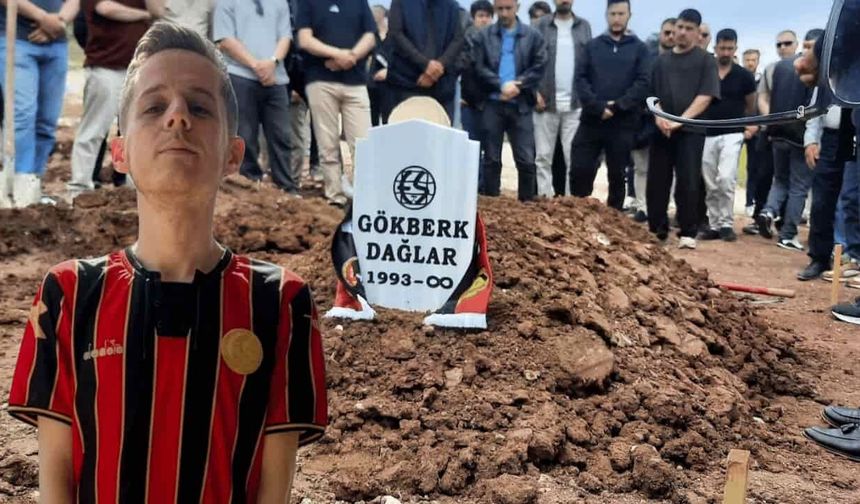 Eskişehirspor'un genç taraftarı son yolculuğuna uğurlandı