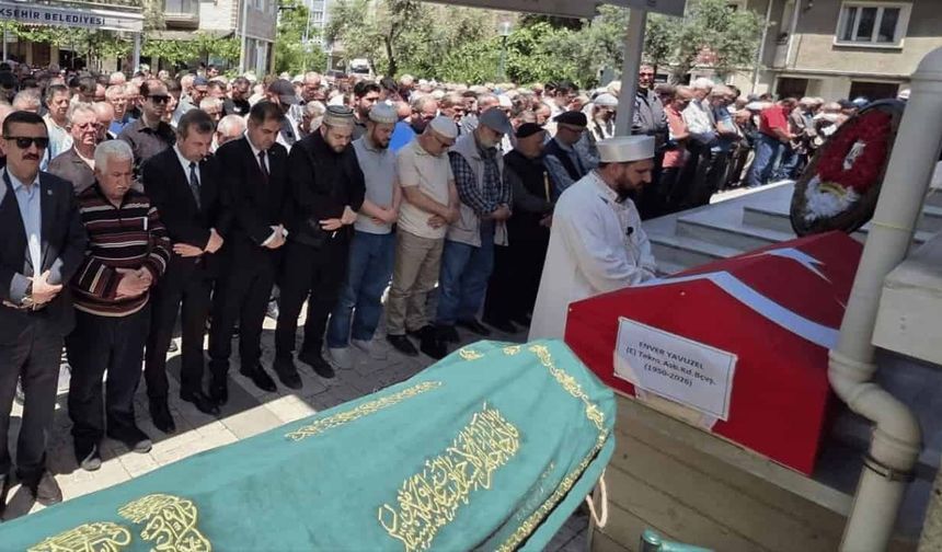 Eskişehir’den taziye için yola çıkmışlardı: Kazada hayatını kaybeden 3 kişi son yolculuğuna uğurlandı