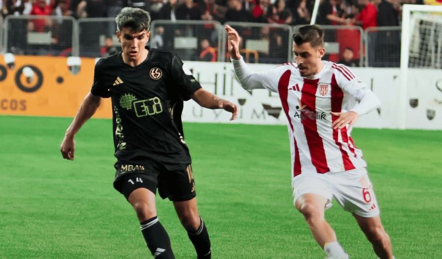 Eskişehirspor Ayvalıkgücü Belediyespor maçında ilk yarı gol sesi çıkmadı