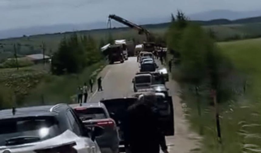 Eskişehir'de kaza: Yol çift taraflı trafiğe kapandı