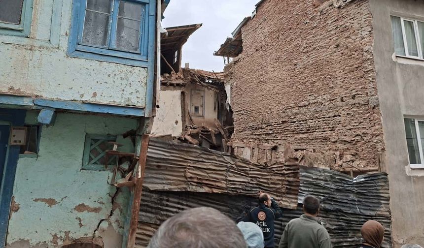 85 yaşındaki kadının evi üzerine çöktü
