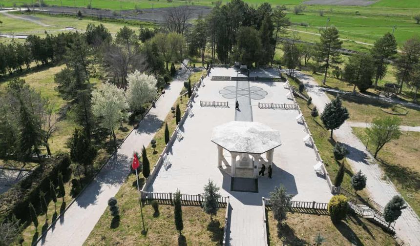 Yunus Emre Türbesi her yıl binlerce ziyaretçi ağırlıyor