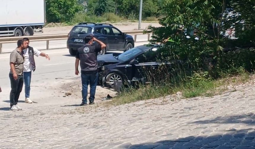 Kent Ormanı girişinde kaza: Yaralılar var