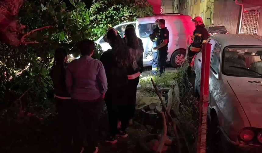 Eskişehir'de gece saatlerinde panik anları: Büyük gürültüyle yıkıldı, mahalle ayağa kalktı