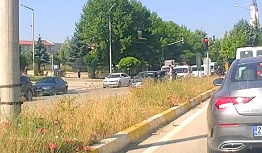 Eskişehir'de yayaya yol veren otomobile başka bir araç çarptı