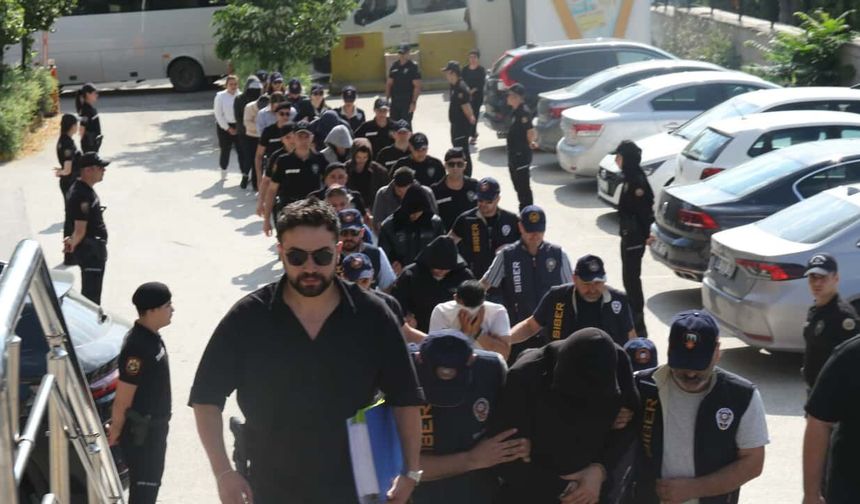 Eskişehir'de bahis operasyonunda yakalanan şüphelilerden 15'i tutuklandı