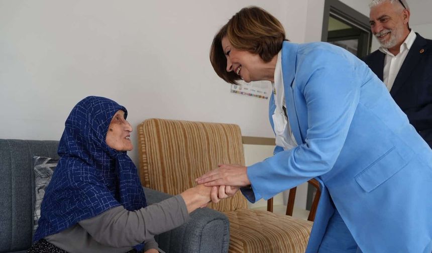 Ayşe Ünlüce’den 93 yaşındaki mahalle sakinine anlamlı ziyaret