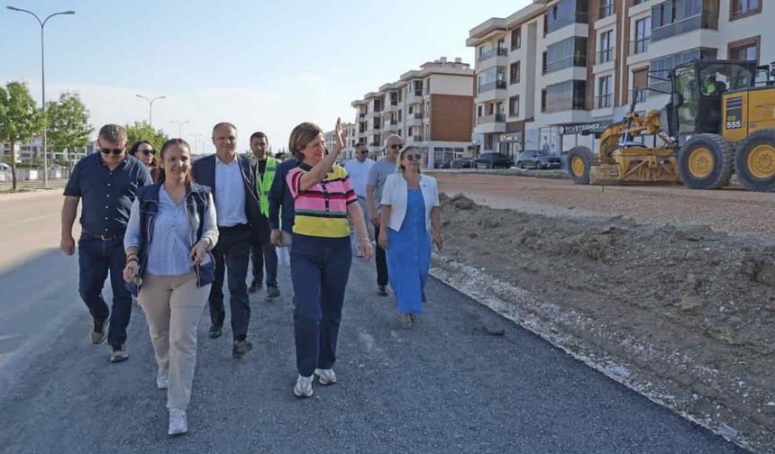 Başkan Ünlüce, Aşağısöğütönü ve Zincirlikuyu’daki yol çalışmalarını inceledi