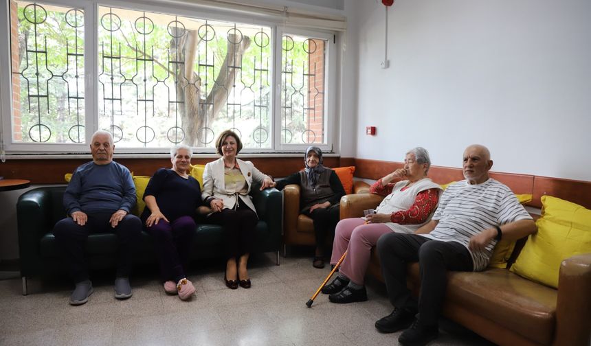 Başkan Ünlüce alzheimer hastaları ve özel bireylerle buluştu