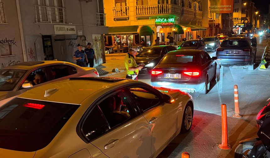 Eskişehir'de vatandaşları rahatsız eden araçlara ceza yağdı