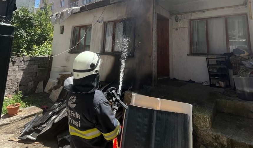 Eskişehir’de korkutan yangın: Evin çatısı alev aldı