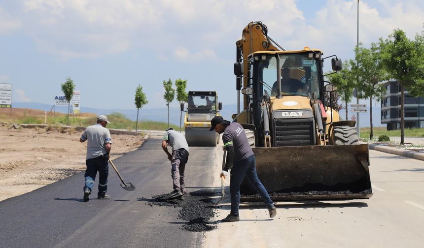 Eskişehir 1500. Bulvar'da bisiklet yolu ve yeşil alan çalışmaları başladı
