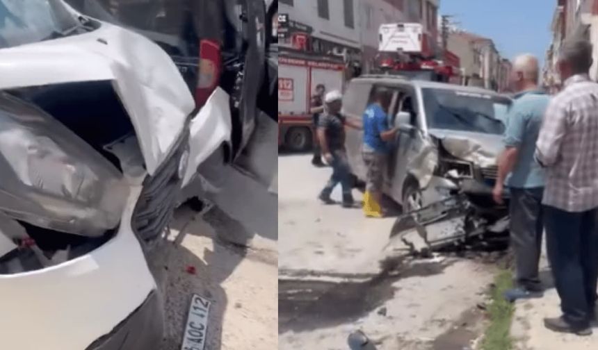Eskişehir'de iki araç çarpıştı: Olay yerine ekipler sevk edildi