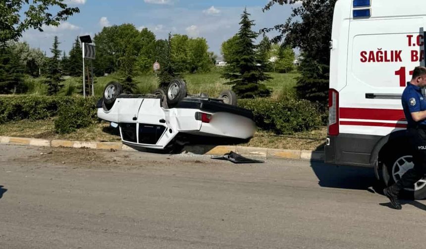 Eskişehir OSB çıkışında kaza! Otomobil takla attı