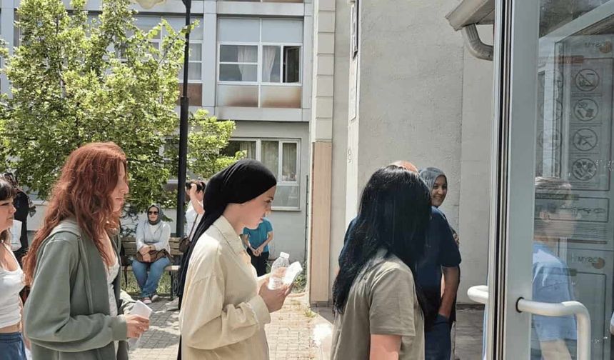 Eskişehir'de sınav heyecanı: Kimliğini unutan adayın imdadına vatandaş yetişti