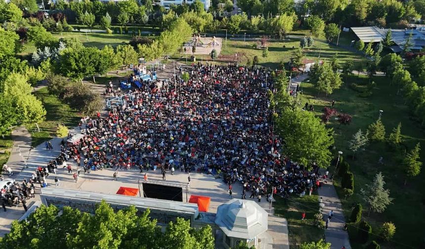 Eskişehirliler 24 yıl sonra millilerin Dünya Kupası coşkusunu dev ekranda yaşadı