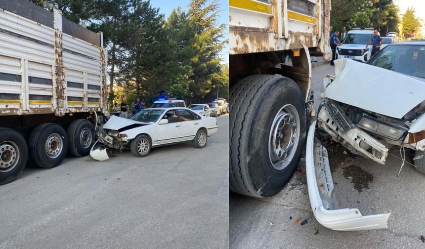 Eskişehir'de otomobil park halindeki kamyona çarptı: 1 yaralı