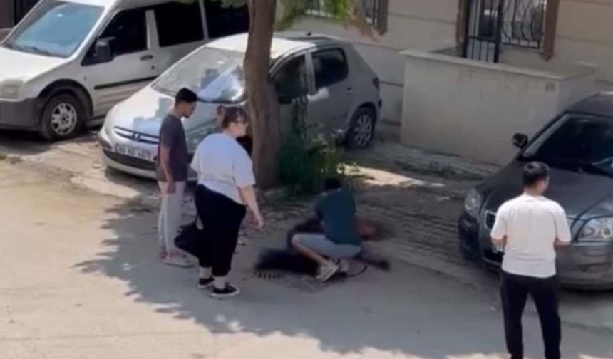 Kardeş kavgası kanlı bitti: Sokak ortasında birbirlerini bıçakladılar!