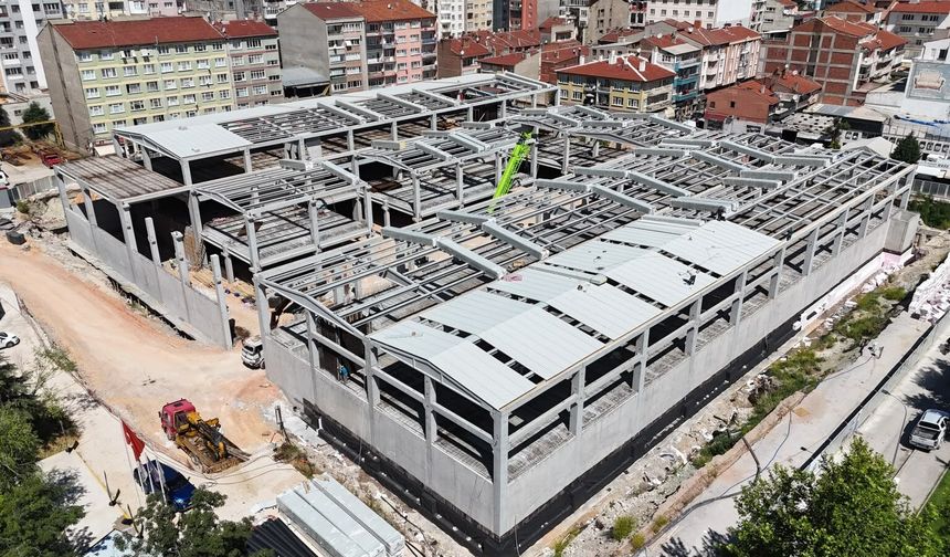 143 araçlık otoparkı ve 260 ticari alanıyla Eskişehir'in dev pazar projesi gün sayıyor