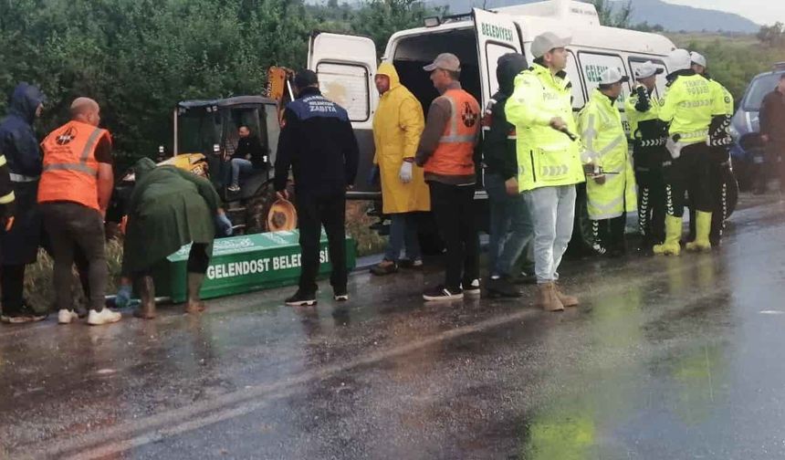 Tur midibüsü şarampole yuvarlandı! 5 ölü 25 yaralı
