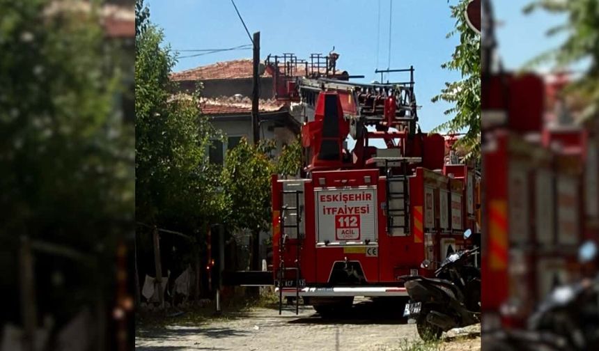 Eskişehir'de ateşle oynayan çocuk yangın çıkardı: Alevler tüm binayı sardı