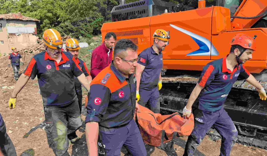 Eskişehir'de define ararken, toprak altında kaldı: 2 çocuk babası adamın cenazesi 18 saat sonra çıkarıldı