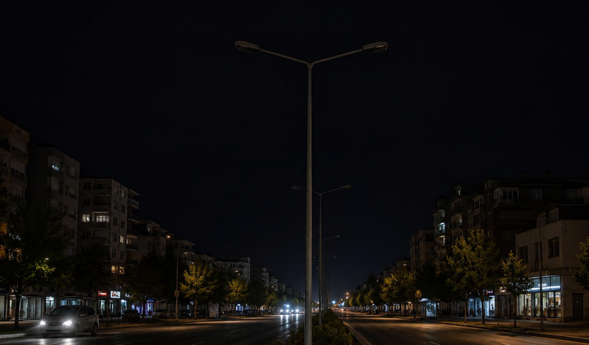 Eskişehir'de karanlıkta kalan bulvar için vatandaşlardan çağrı