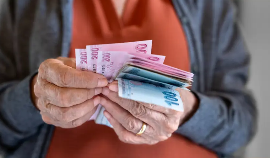 Emekliye kötü haber! Zamlı maaş hayali ertelenebilir