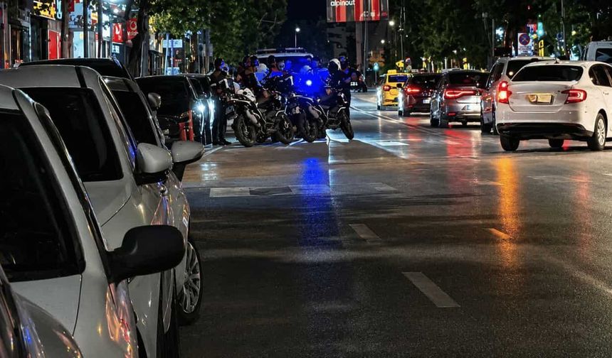 Eskişehir'de polis sirenini duyunca kaçtılar: Kavgadan geriye 'kapı kolu' kaldı