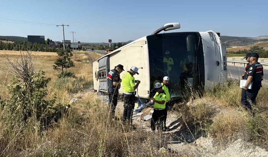 Eskişehir'de katliam gibi kaza: Yolcu otobüsü devrildi, 24 yaralı