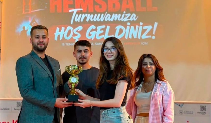 Eskişehir'de 15 Temmuz anısına anlamlı turnuva! Genç sporcular aynı sahada buluştu