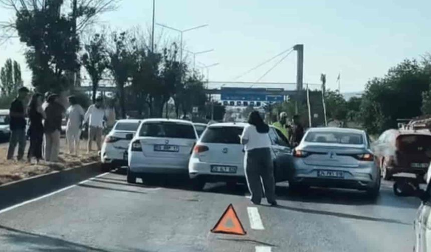 Eskişehir'de 5 araç birbirine girdi