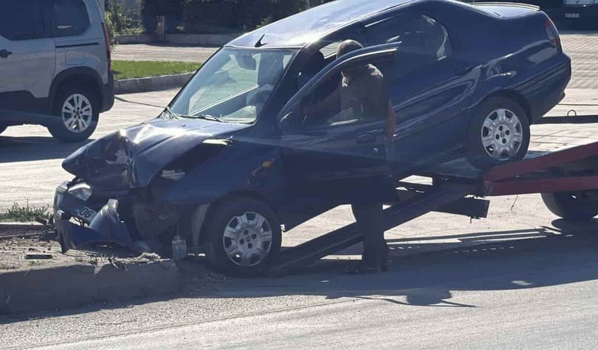 Eskişehir'de akaryakıt istasyonuna ani manevra yapan otomobil kazaya neden oldu
