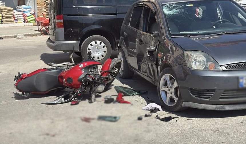Eskişehir’de motosiklet manevra yapan otomobile çarptı: 1 yaralı