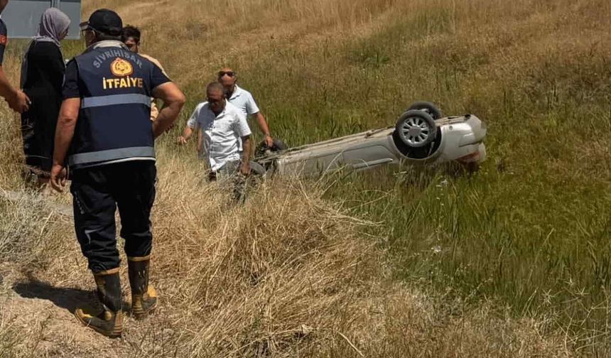 Eskişehir'de otomobil şarampole yuvarlandı: 2 yaralı