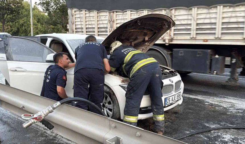 Eskişehir'de sanayiden aldığı otomobili alev aldı: Sürücü canını zor kurtardı