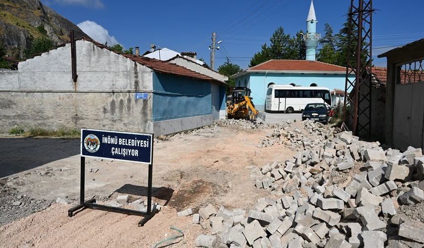 İnönü'de belediye ekipleri birçok noktada çalışma yürütüyor
