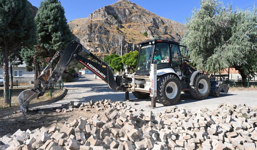 İnönü'de altyapı ve çevre düzenleme çalışmaları sürüyor
