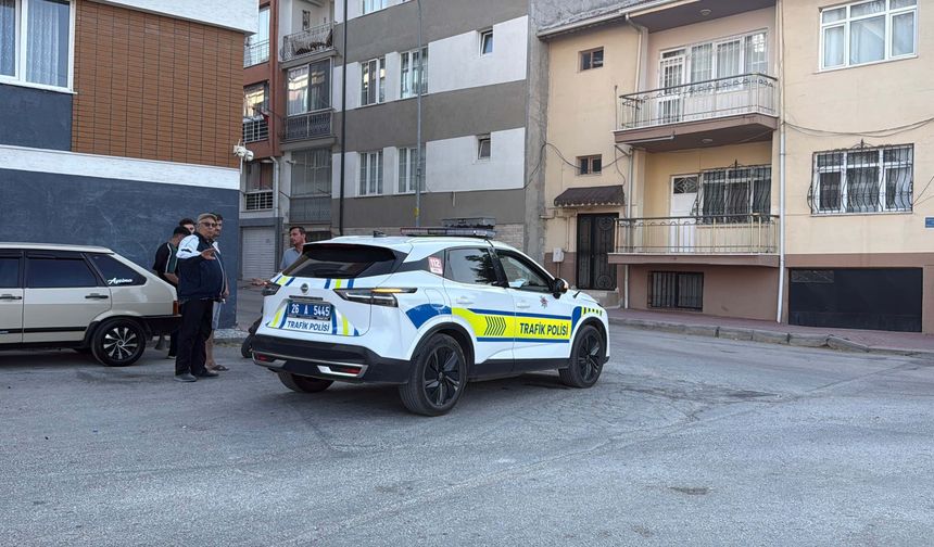 Yola savruldular! Eskişehir'de motosiklet 9 yaşındaki çocuğa çarptı